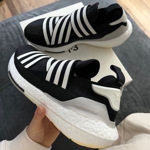 Y-3 ULTRABOOST 22 SHOES